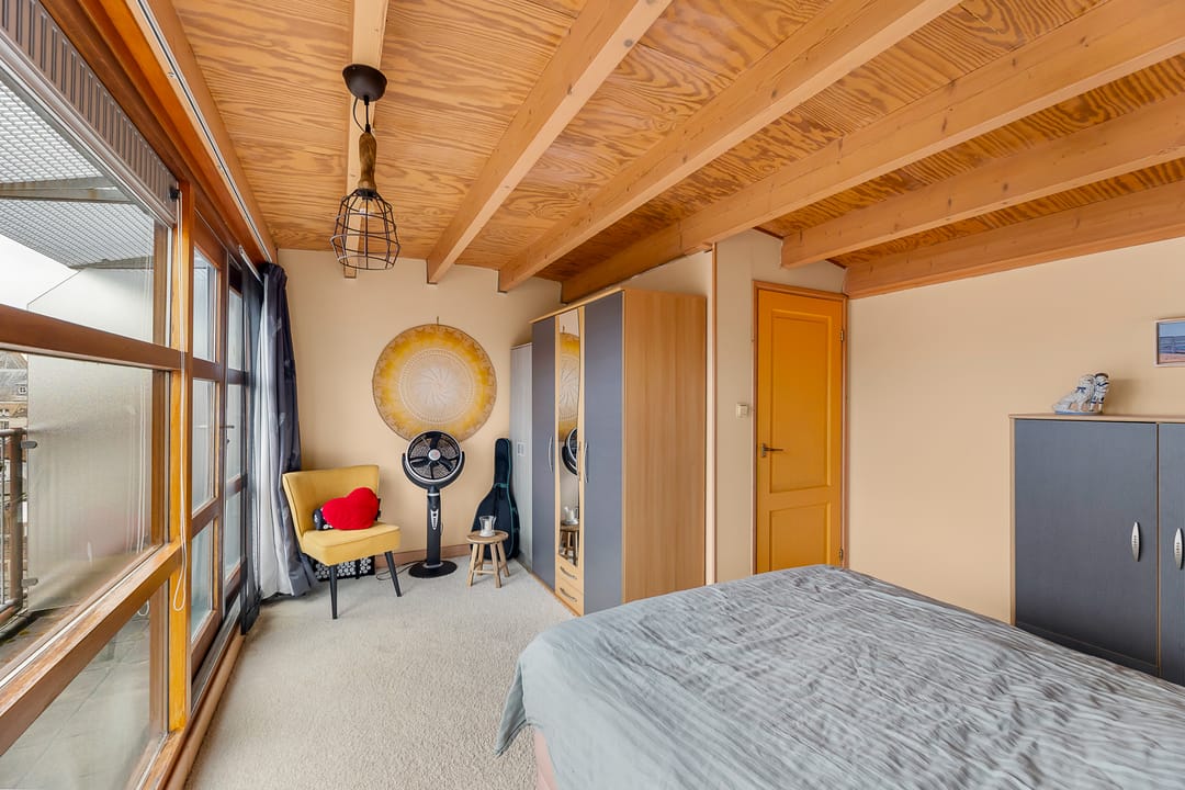 Photo 37 of Bleek 20