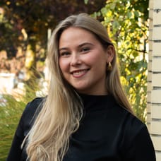 Ynez van Sierenberg de Boer - Commercieel Medewerker