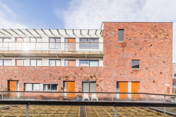 Spacious 3-room apartment with parking in Vondelparc Utrecht — 105