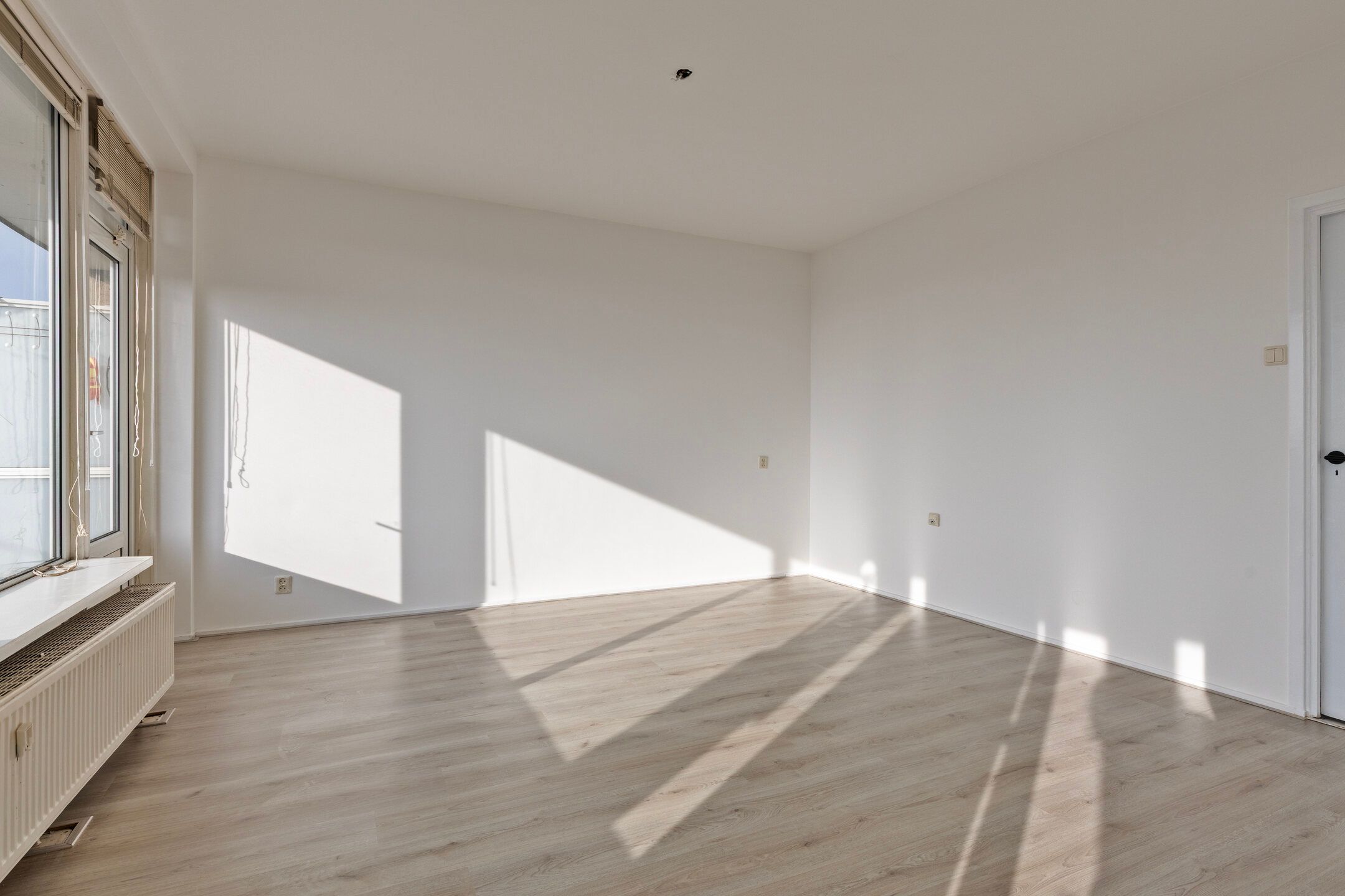 Bright 8th floor apartment with panoramic views in Amsterdam — 12