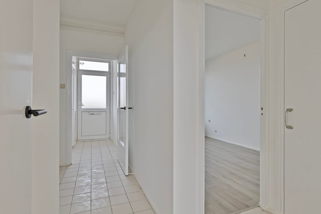 Bright 8th floor apartment with panoramic views in Amsterdam — 16