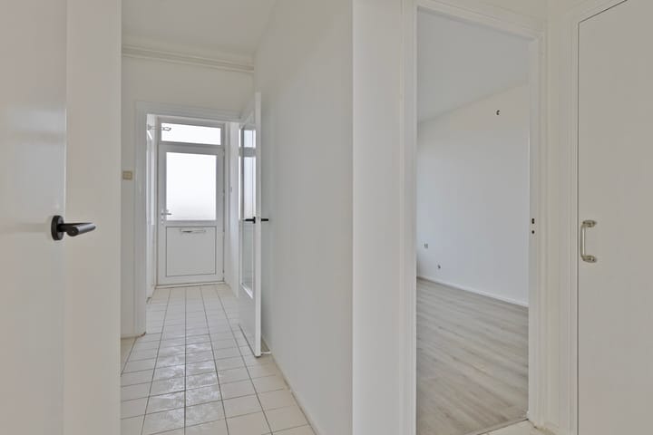 Bright 8th floor apartment with panoramic views in Amsterdam — 15