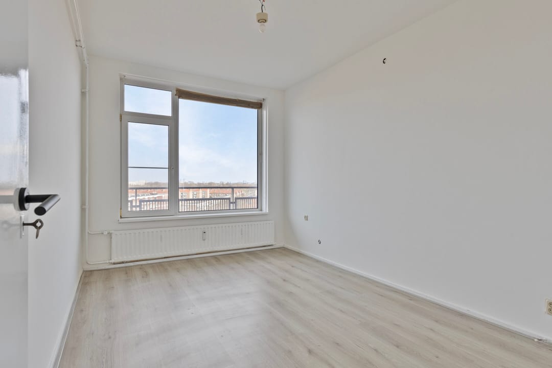 Bright 8th floor apartment with panoramic views in Amsterdam — 22
