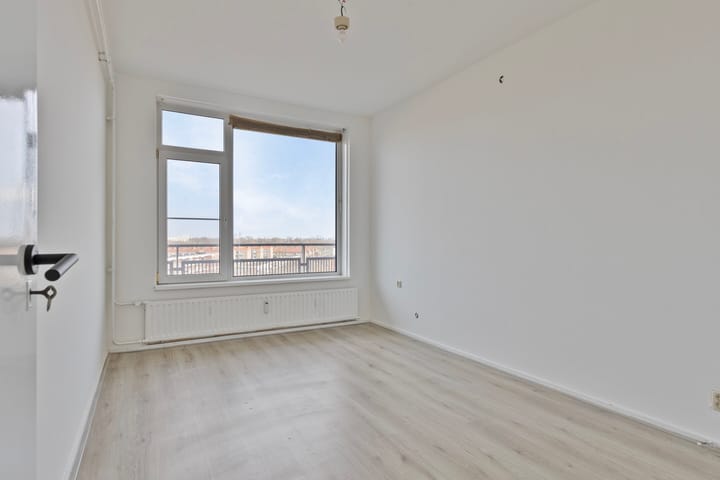 Bright 8th floor apartment with panoramic views in Amsterdam — 21
