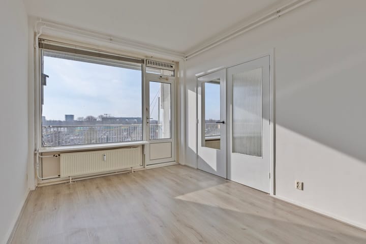 Bright 8th floor apartment with panoramic views in Amsterdam — 27