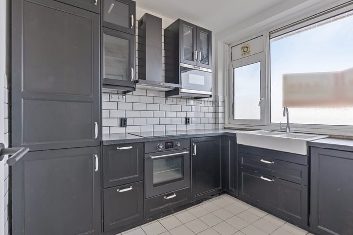 Bright 8th floor apartment with panoramic views in Amsterdam — 29