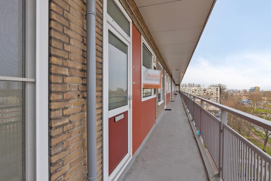 Bright 8th floor apartment with panoramic views in Amsterdam — 51