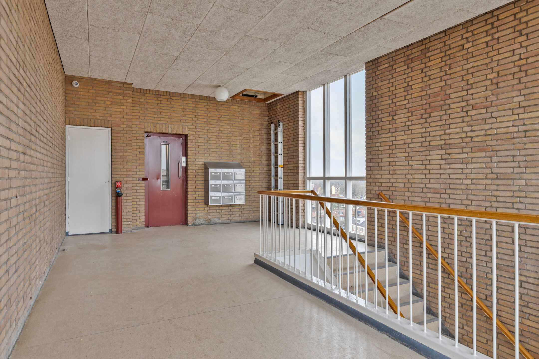 Bright 8th floor apartment with panoramic views in Amsterdam — 53