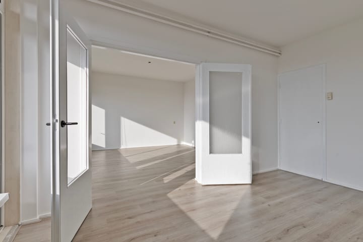 Bright 8th floor apartment with panoramic views in Amsterdam — 25