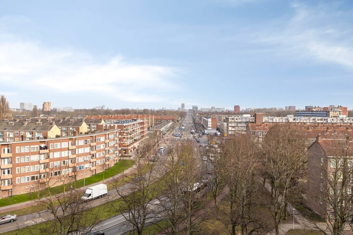 Bright 8th floor apartment with panoramic views in Amsterdam — 69