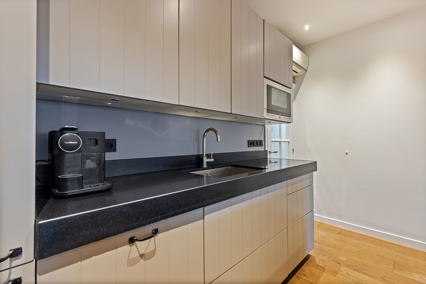 Photo 10 of Kapelstraat 34-A