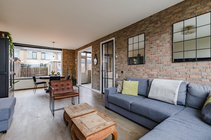 Spacious Family Home with Free View and Sunny Garden in Bodegraven — 25