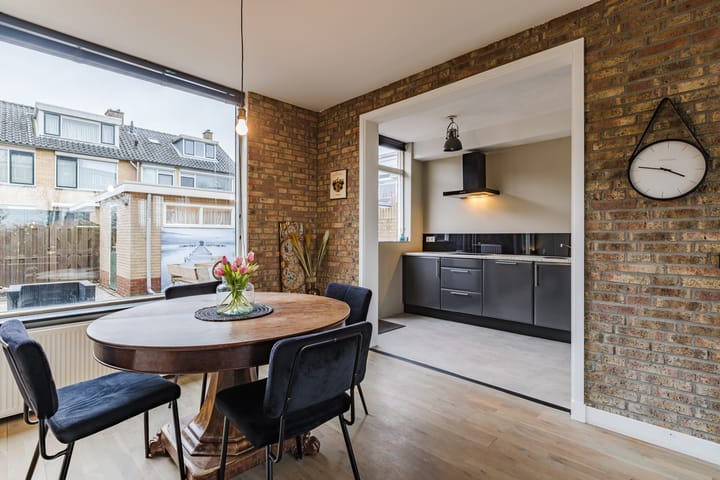 Spacious Family Home with Free View and Sunny Garden in Bodegraven — 29