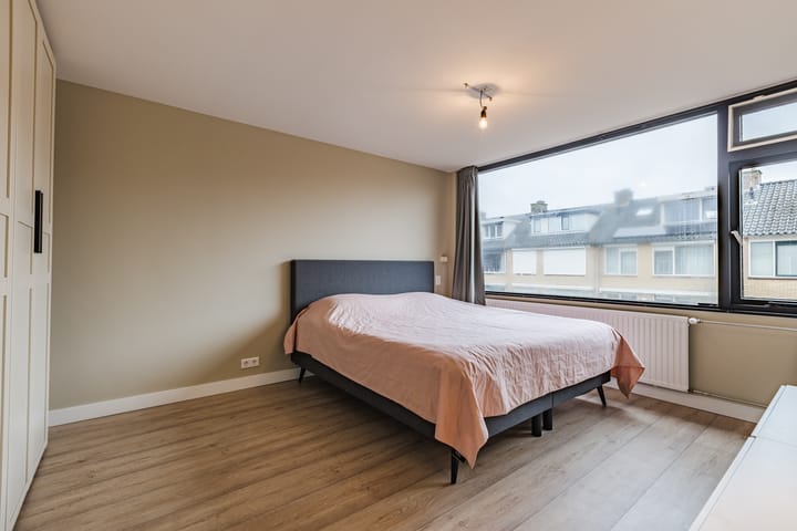 Spacious Family Home with Free View and Sunny Garden in Bodegraven — 43