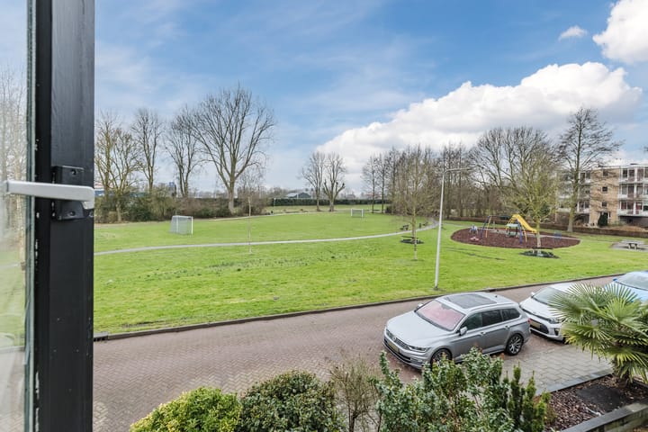Spacious Family Home with Free View and Sunny Garden in Bodegraven — 53