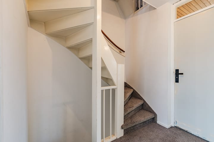 Spacious Family Home with Free View and Sunny Garden in Bodegraven — 55