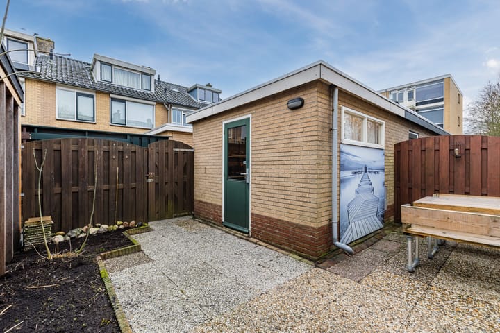 Spacious Family Home with Free View and Sunny Garden in Bodegraven — 67