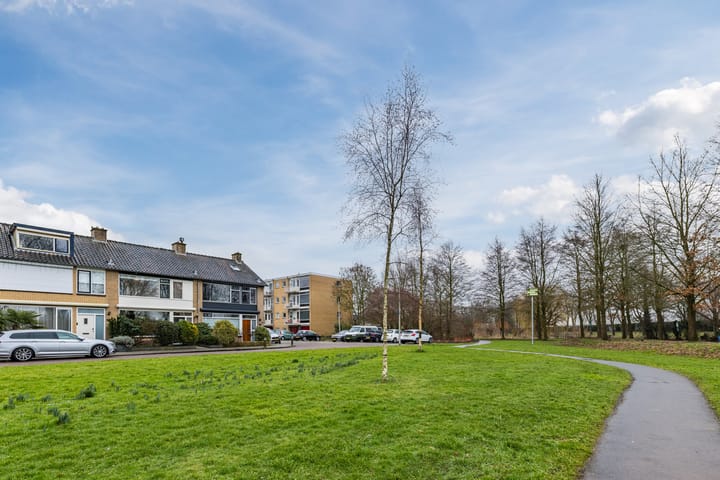 Spacious Family Home with Free View and Sunny Garden in Bodegraven — 69