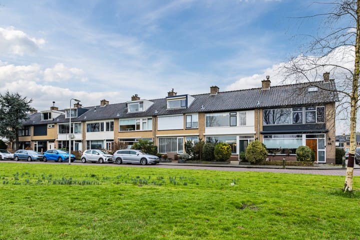 Spacious Family Home with Free View and Sunny Garden in Bodegraven — 73