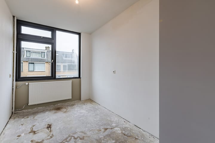 Spacious Family Home with Free View and Sunny Garden in Bodegraven — 47