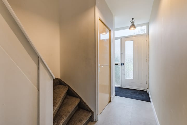 Spacious Family Home with Free View and Sunny Garden in Bodegraven — 15
