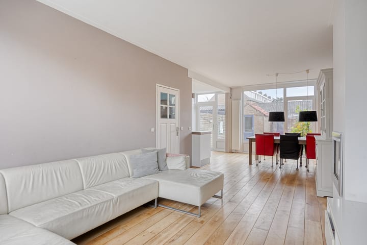Spacious family home with 5 bedrooms in popular Boeimeer neighborhood — 21