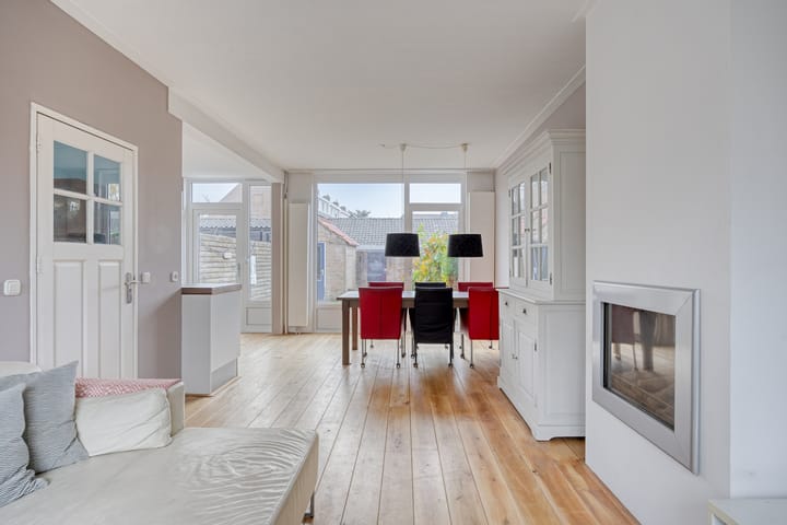 Spacious family home with 5 bedrooms in popular Boeimeer neighborhood — 23