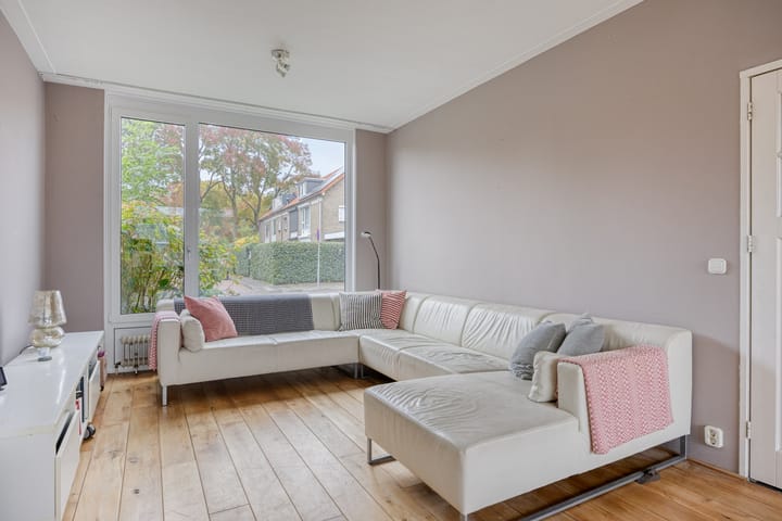 Spacious family home with 5 bedrooms in popular Boeimeer neighborhood — 19