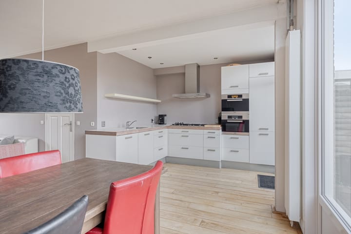 Spacious family home with 5 bedrooms in popular Boeimeer neighborhood — 33