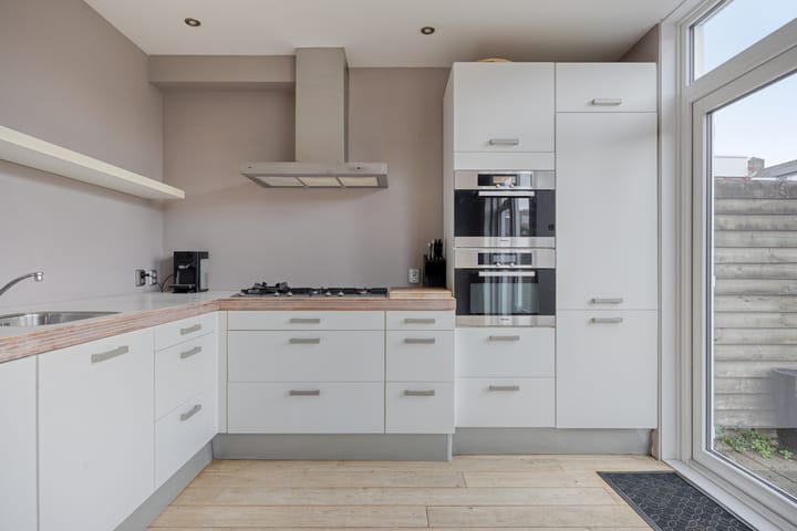 Spacious family home with 5 bedrooms in popular Boeimeer neighborhood — 35