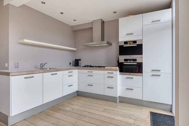 Spacious family home with 5 bedrooms in popular Boeimeer neighborhood — 37