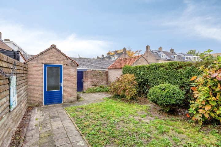 Spacious family home with 5 bedrooms in popular Boeimeer neighborhood — 45