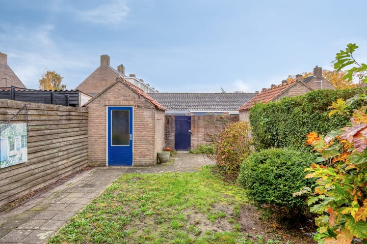 Spacious family home with 5 bedrooms in popular Boeimeer neighborhood — 47