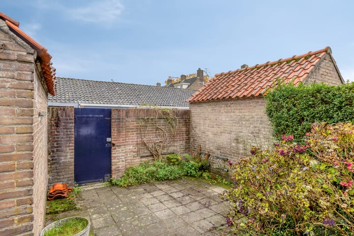 Spacious family home with 5 bedrooms in popular Boeimeer neighborhood — 49