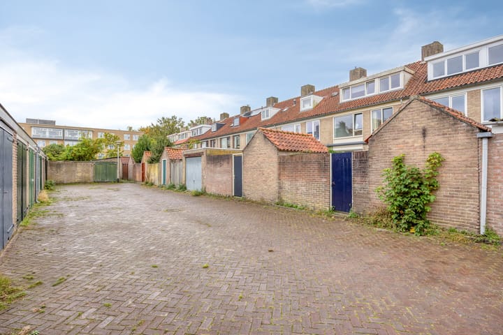 Spacious family home with 5 bedrooms in popular Boeimeer neighborhood — 53