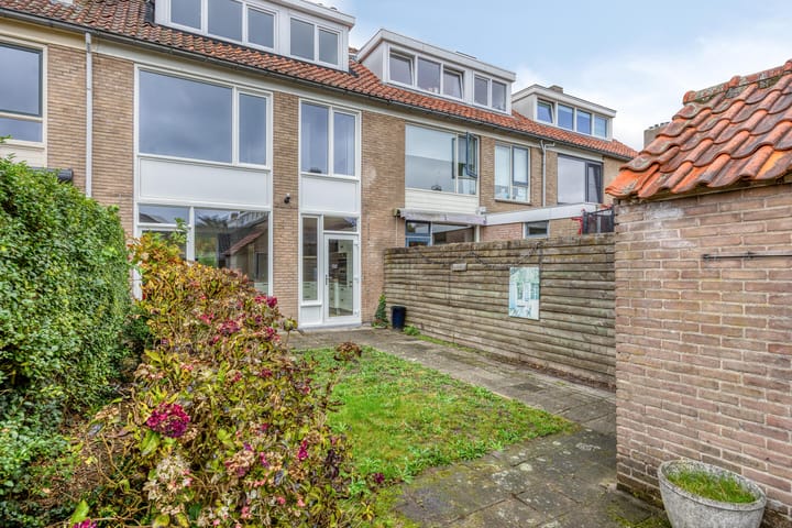 Spacious family home with 5 bedrooms in popular Boeimeer neighborhood — 55