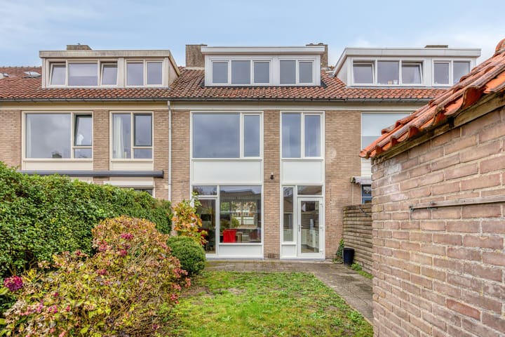 Spacious family home with 5 bedrooms in popular Boeimeer neighborhood — 57