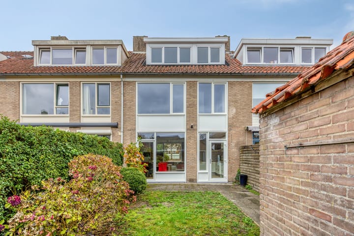 Spacious family home with 5 bedrooms in popular Boeimeer neighborhood — 59