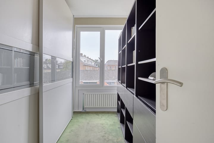 Spacious family home with 5 bedrooms in popular Boeimeer neighborhood — 69