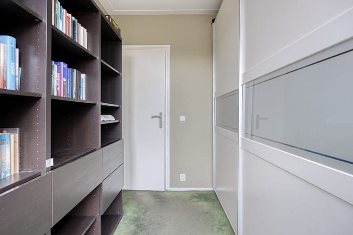 Spacious family home with 5 bedrooms in popular Boeimeer neighborhood — 71