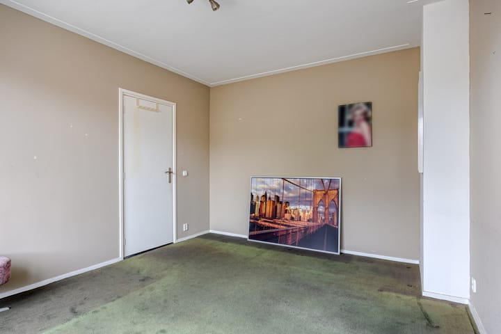 Spacious family home with 5 bedrooms in popular Boeimeer neighborhood — 75