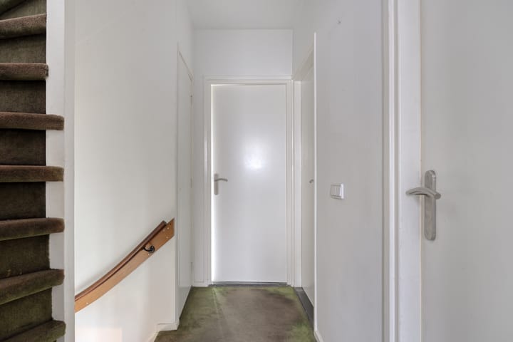 Spacious family home with 5 bedrooms in popular Boeimeer neighborhood — 85