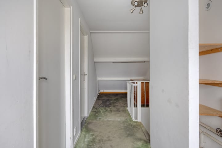 Spacious family home with 5 bedrooms in popular Boeimeer neighborhood — 89