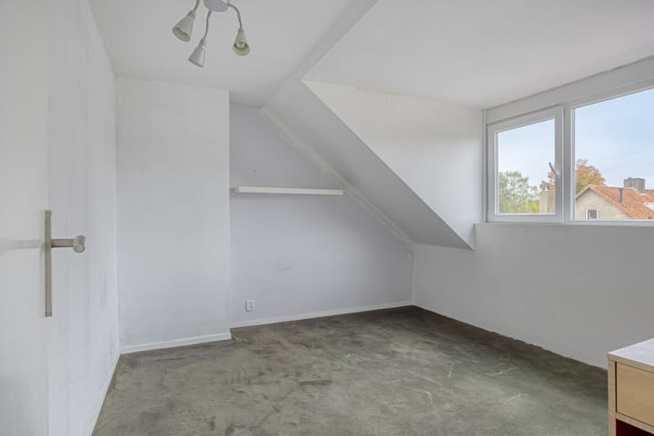 Spacious family home with 5 bedrooms in popular Boeimeer neighborhood — 93
