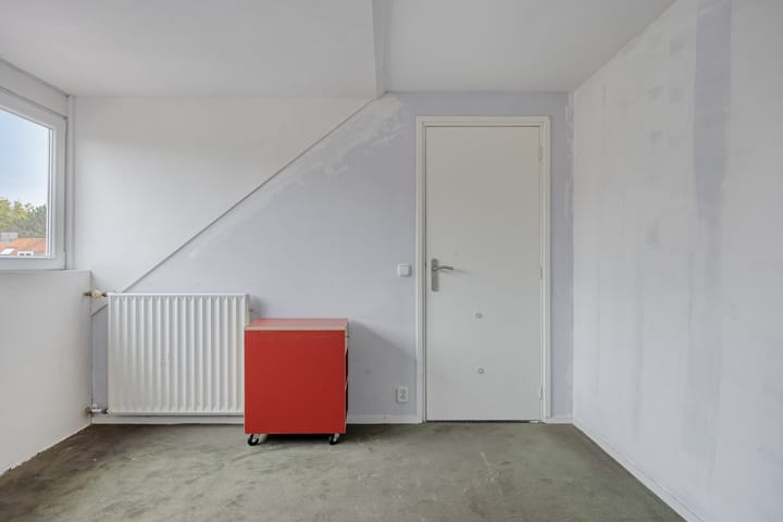 Spacious family home with 5 bedrooms in popular Boeimeer neighborhood — 95