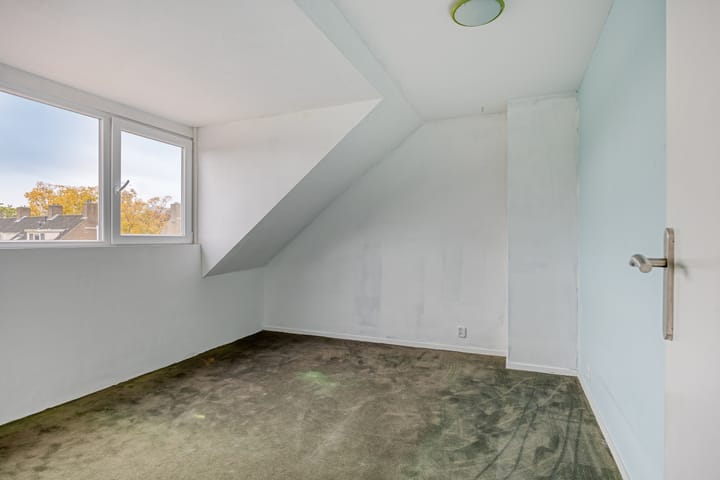 Spacious family home with 5 bedrooms in popular Boeimeer neighborhood — 97