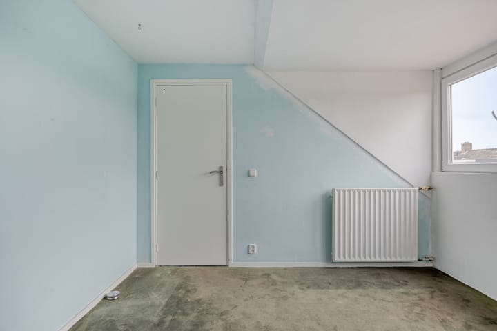 Spacious family home with 5 bedrooms in popular Boeimeer neighborhood — 99
