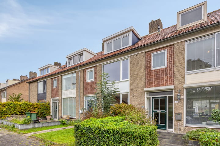 Spacious family home with 5 bedrooms in popular Boeimeer neighborhood — 101