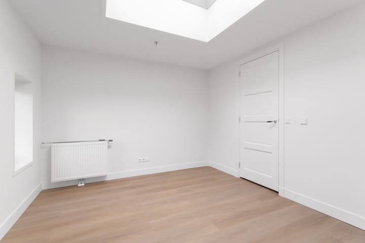 Foto 28 van Eerste Helmersstraat 15-4