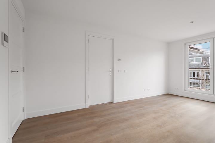 Foto 32 van Eerste Helmersstraat 15-4